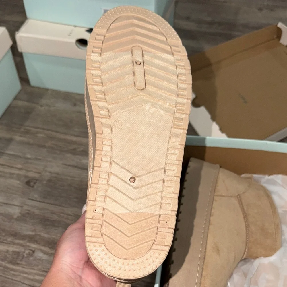 SO Women's Tan Suede Platform Ankle Boots